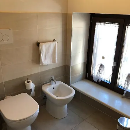La Casa Della Ada 3* Кастельнуово-дель-Гарда