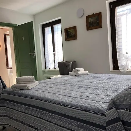 La Casa Della Ada 3* Кастельнуово-дель-Гарда