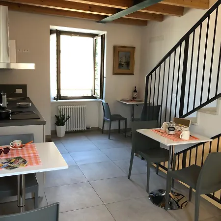 La Casa Della Ada 3* Кастельнуово-дель-Гарда